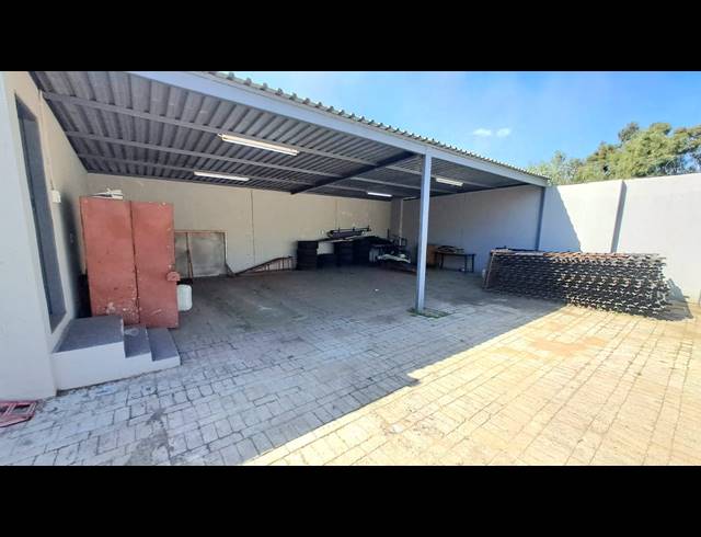 8,476M² OFFICE FOR SALE IN VEREENIGING INDUSTRIAL